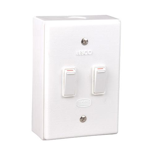 Lesco LSS Range 2 Lever 2x1 Way Switch Shrink Wrapped Surface Box - Fully assembled complete with extension box and retaining screws Voltage: 220-240V Height: 100mm Width: 50mm Material: Polycarbonate Colour White Sold as a Single unit 3 Months Warranty