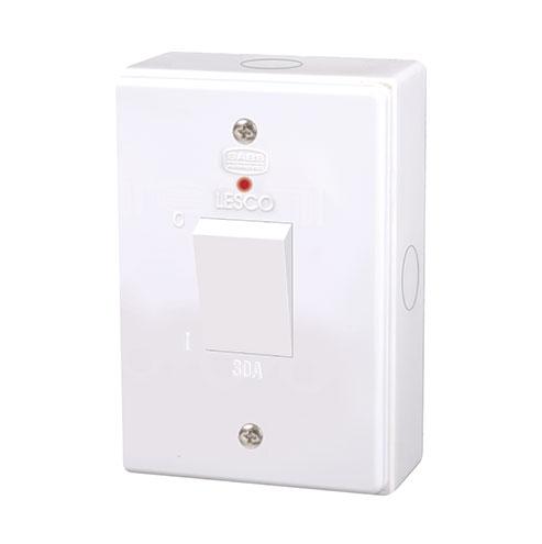 Lesco 2 Pole Surface Isolator Switch Vertical with LED Indicator Light- Complete with White Extension Box Amperage: 30A Height: 100mm Width: 500mm Material: Polycarbonate Colour White Sold as a Single unit 3 Months Warranty